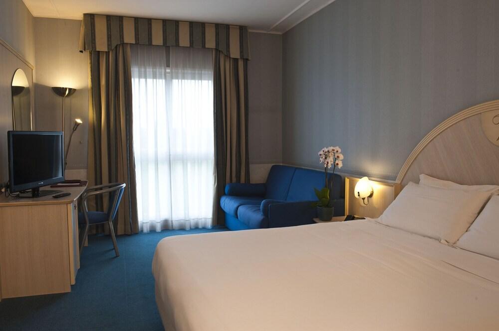 Hotel Villa Ducale Парма Экстерьер фото